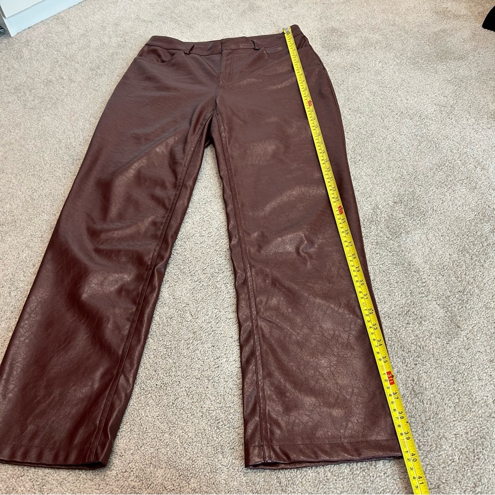 Dynamite Justina straight crinkled faux leather pants in burgundy (dark Ruby) 6 - Picture 9 of 14